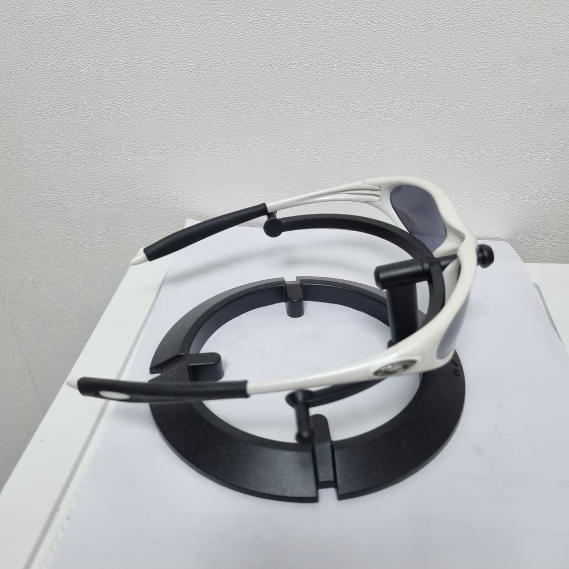 오클리 미뉴트 1.0 펄화이트 상품이미지3