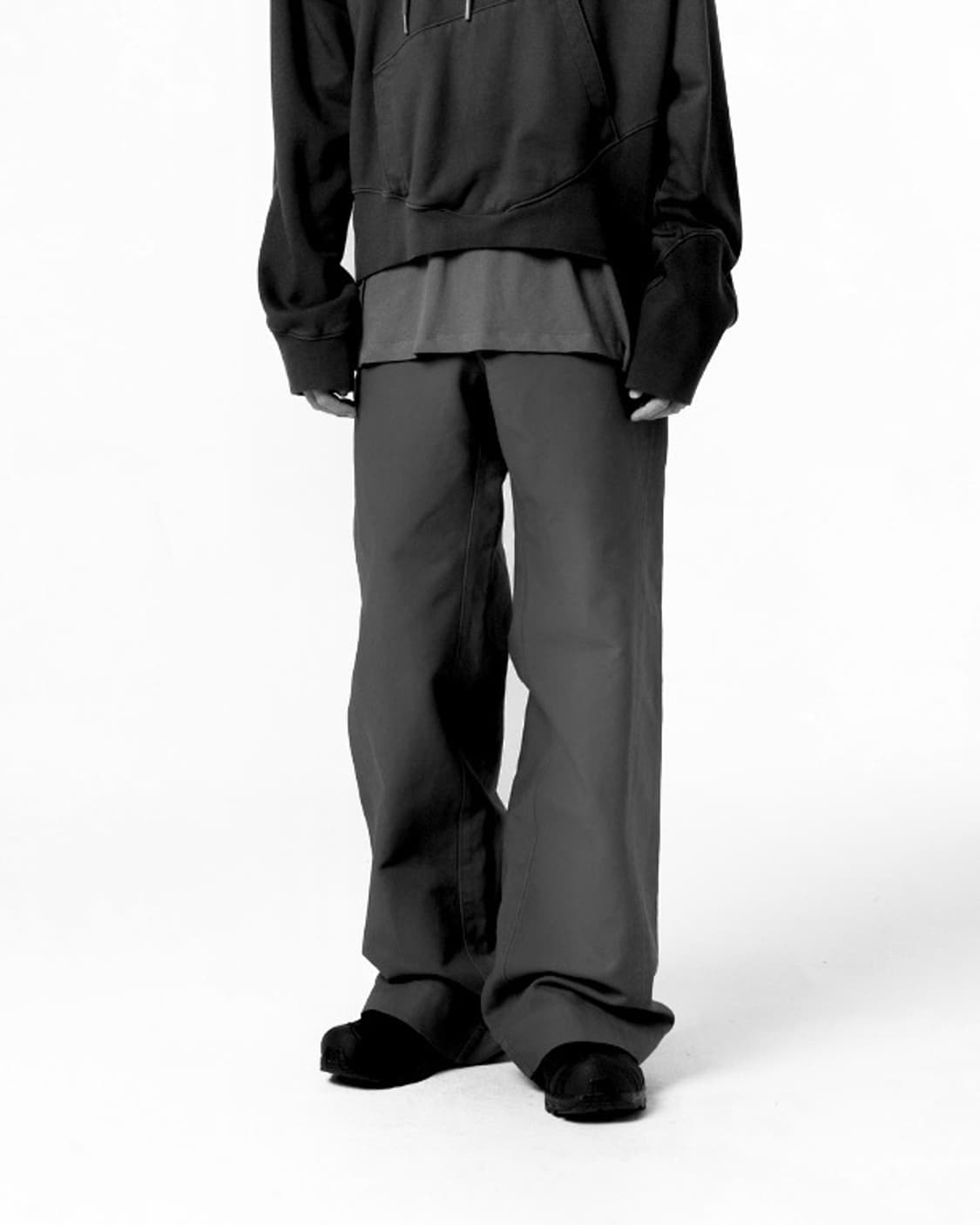 ÉÉ GARMENT DYED CURVED TROUSER BLACK 상품이미지1