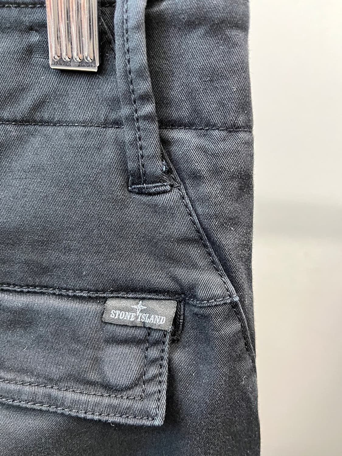 32) 스톤아일랜드 블랙 카고팬츠 상품이미지2