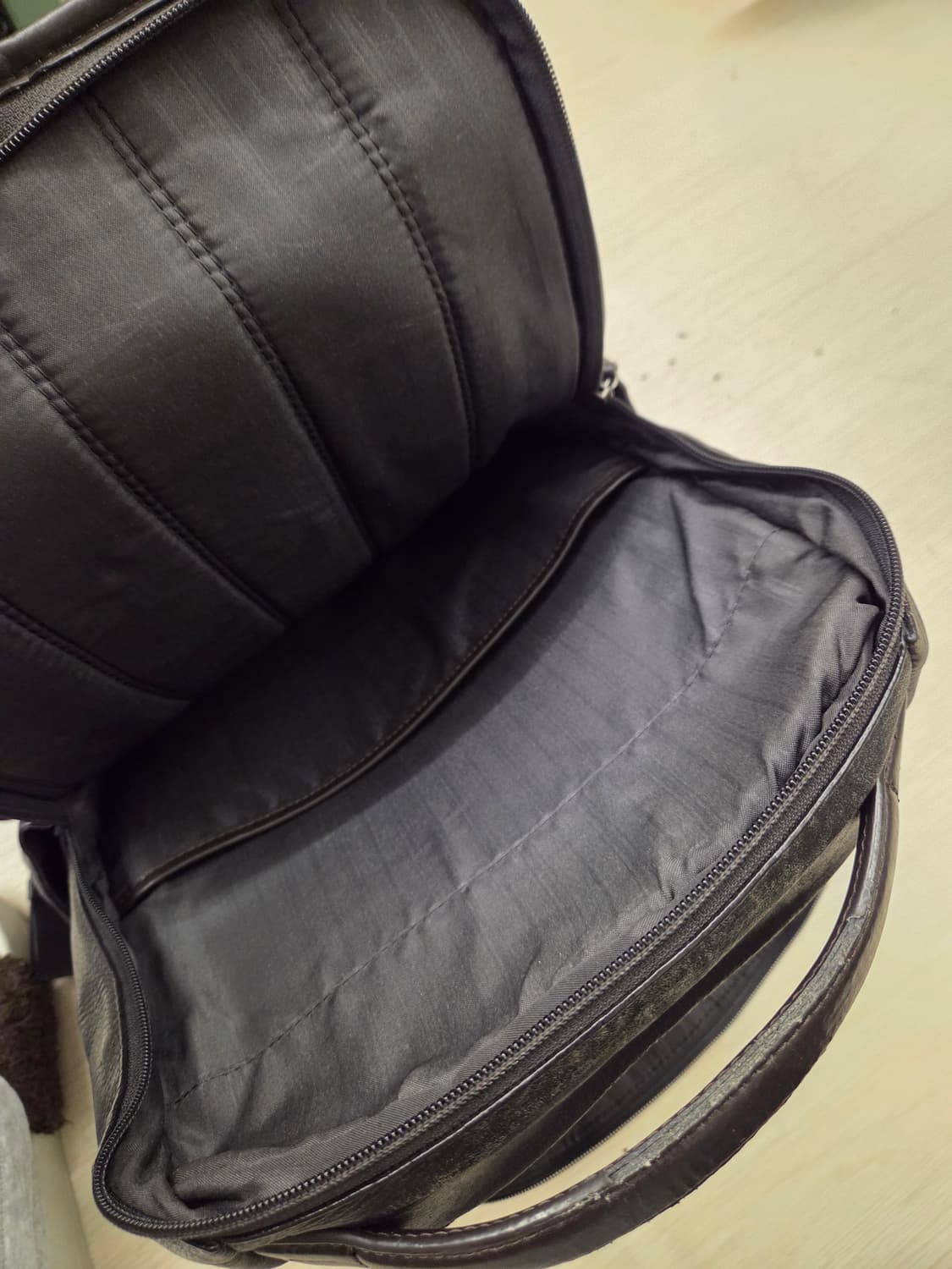 투미 가죽 블랙 백팩 상품이미지6