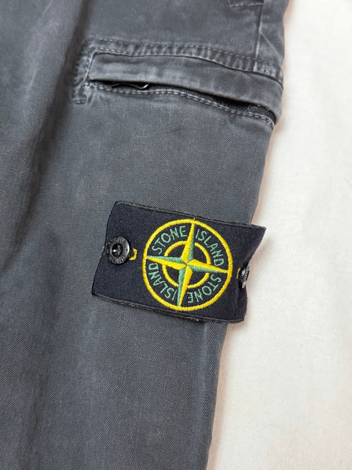 20FW 스톤아일랜드 블랙 가먼트 카고팬츠 상품이미지3