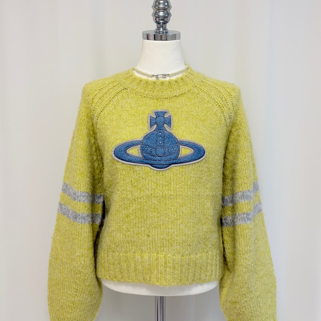 새상품 비비안웨스트우드 ORB 패치 울 스웨터-옐로우 상품이미지5