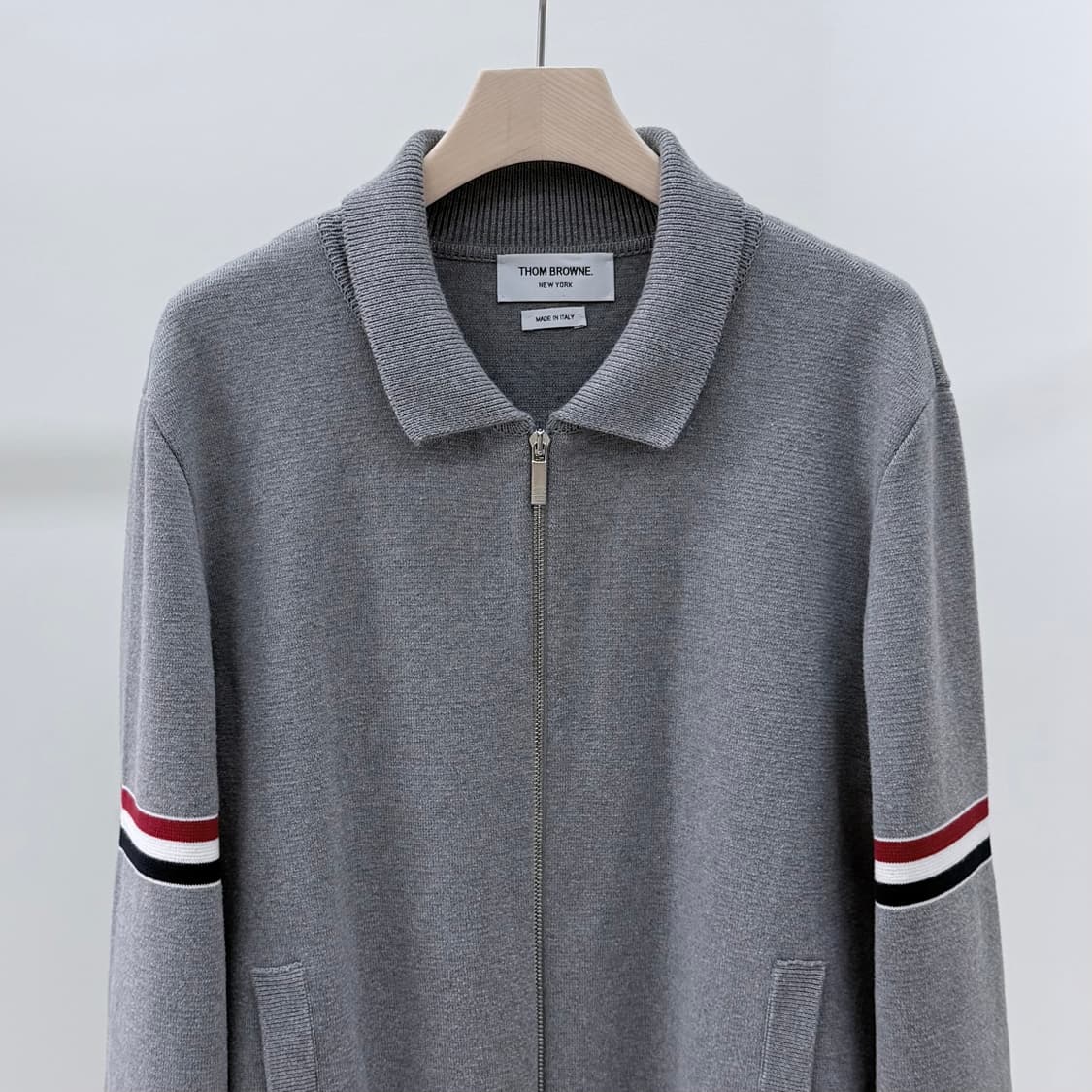 [S+급/3] 톰브라운 암밴드 밀라노스티치 니트 집업 자켓 그레이 상품이미지3