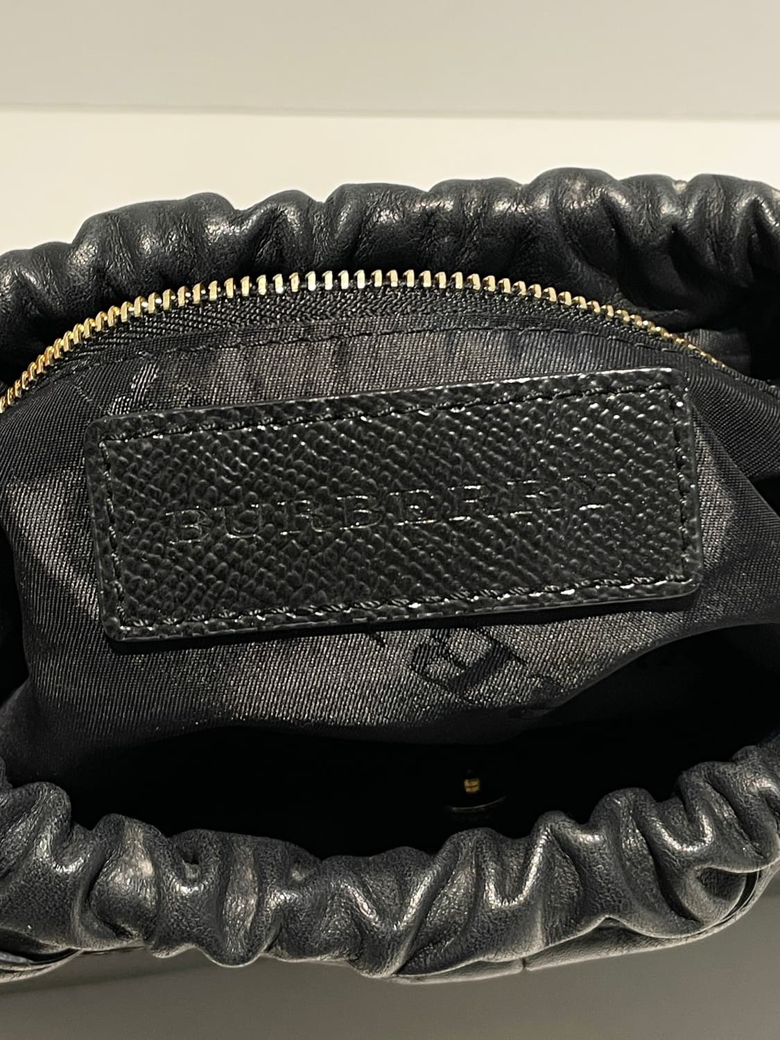 버버리 리톨 크러시 드로스트링 크로스백 A1530 상품이미지7