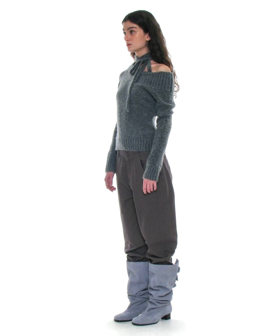 파르티멘토우먼 타이넥 스트랩 언발란스드 니트탑 차콜 리본그레이스카프원숄더 상품이미지2