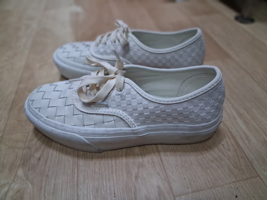 vans 화이트가죽스니커즈 화이트모자이크가죽 운동화 
거의새거 235
 상품이미지2