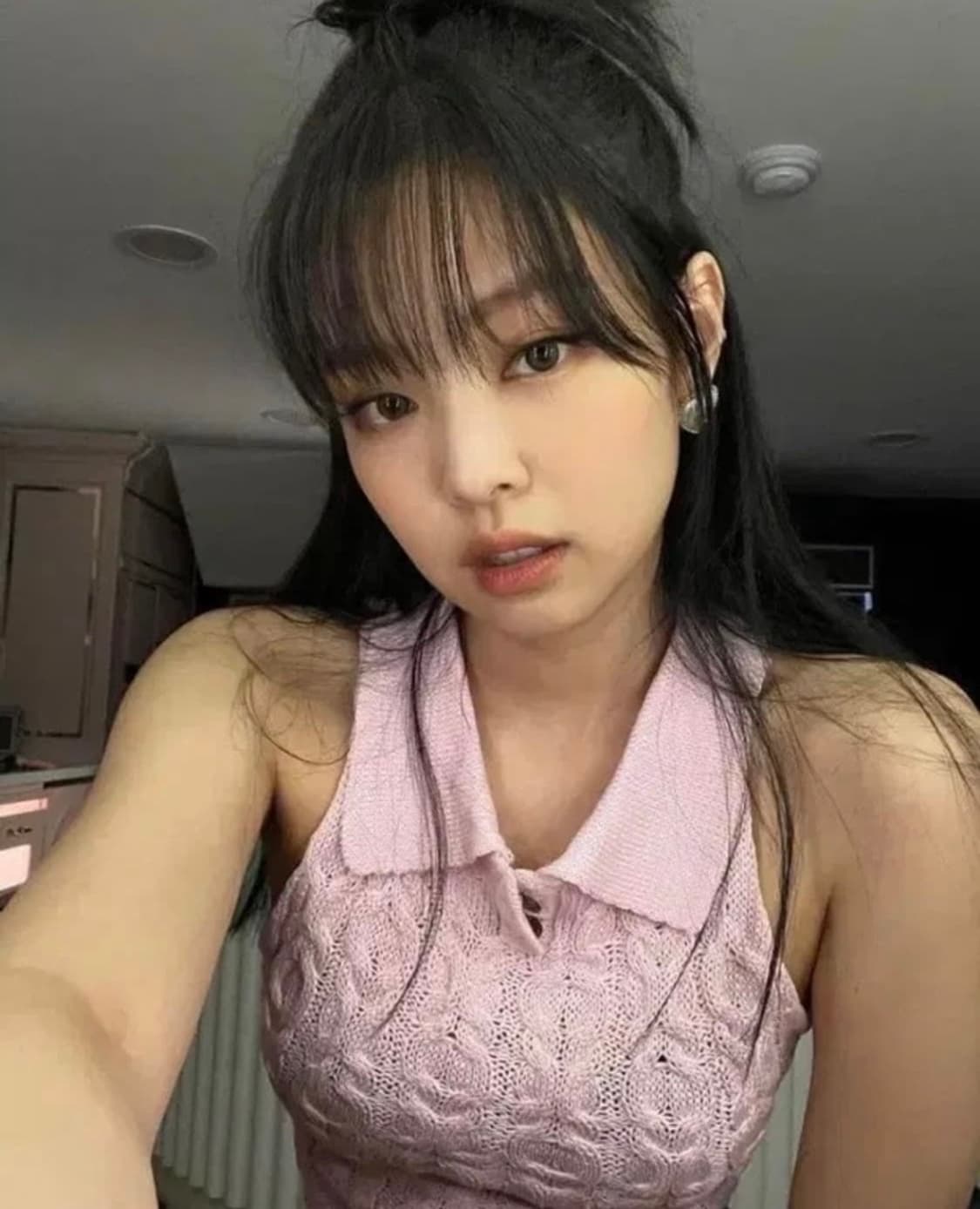 [제니 착용] 아웃엑소 핑크 니트 탑 상품이미지1