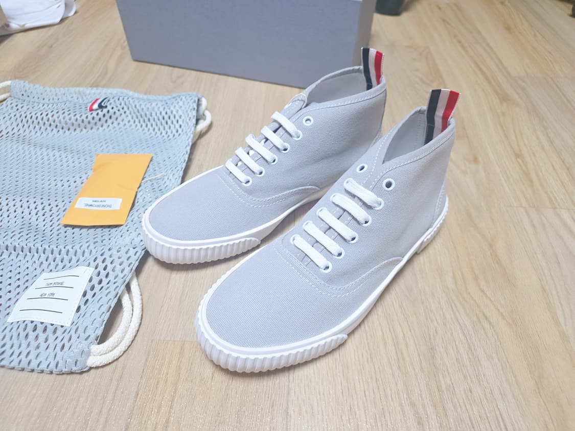 톰브라운 스니커즈 7사이즈 새제품 판매합니다. 신발 상품이미지1