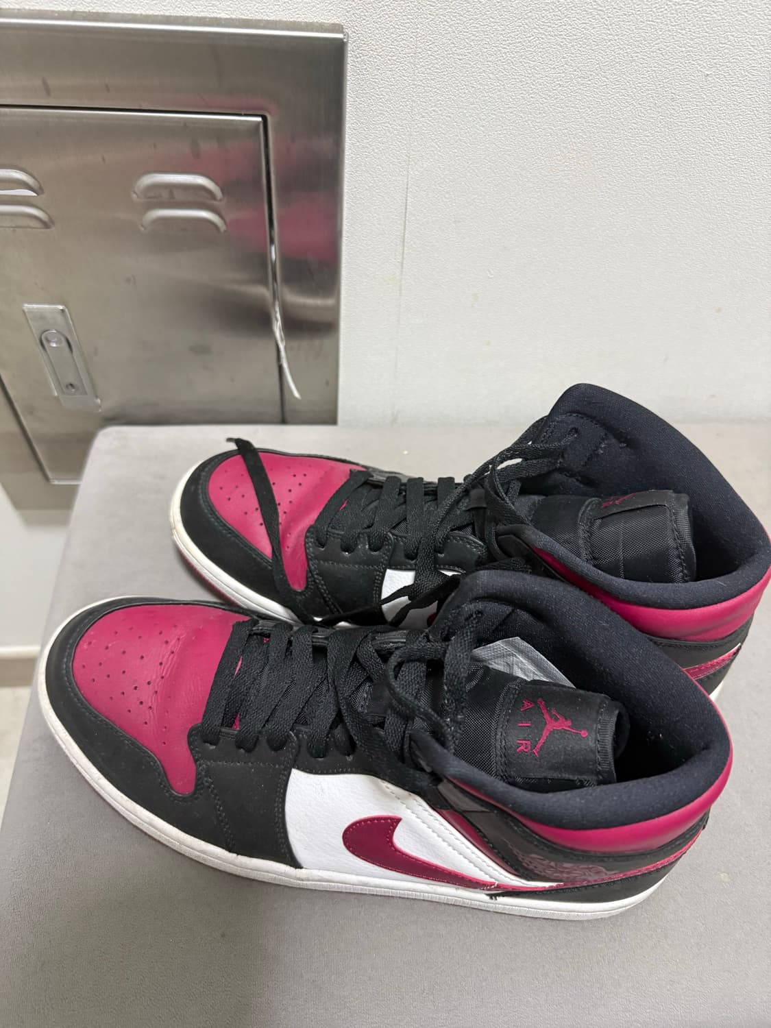 조던1 미드 브레드 토 노블 레드 275 상품이미지1