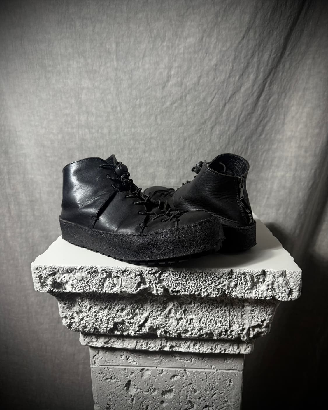 The Viridi-Anne Mid Cut Leather Sneakers 상품이미지1