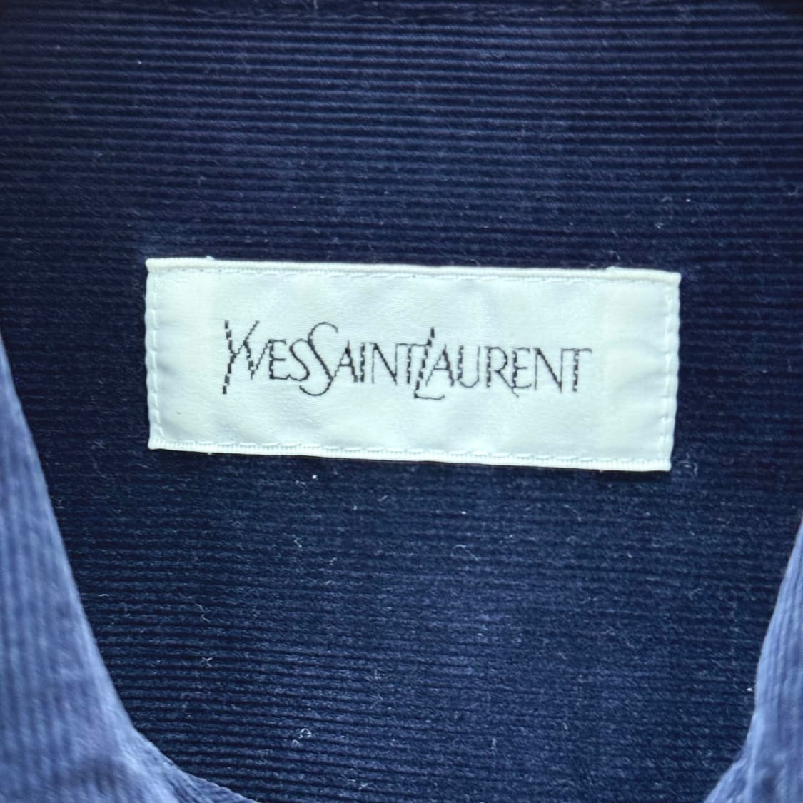 입생로랑 셔츠 롤업 슬리브 클래식 버튼업 로고 자수 디테일 네이비 상품이미지7