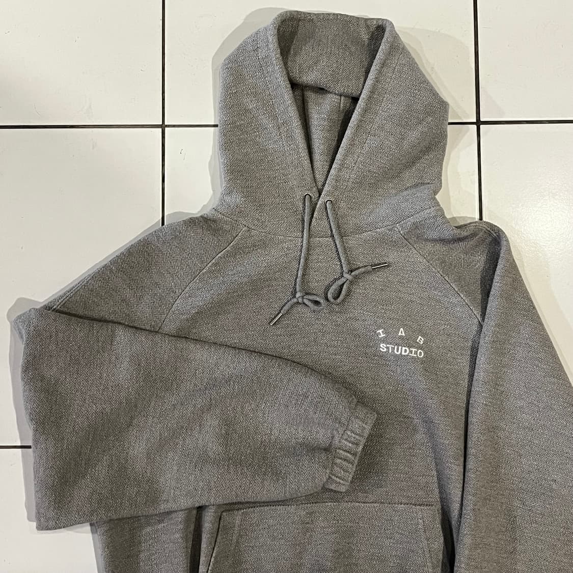 아이앱 스튜디오 헤링본 후드티 그레이 상품이미지4