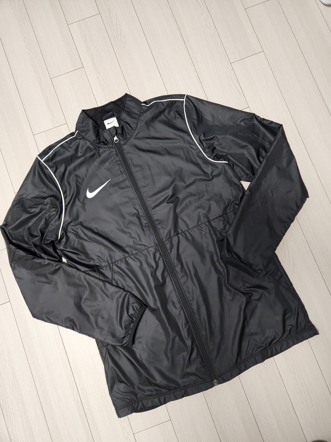 나이키 RPL 파크 20 레인 우븐 재킷 바람막이m

오염 하자없이 깨끗 상품이미지1