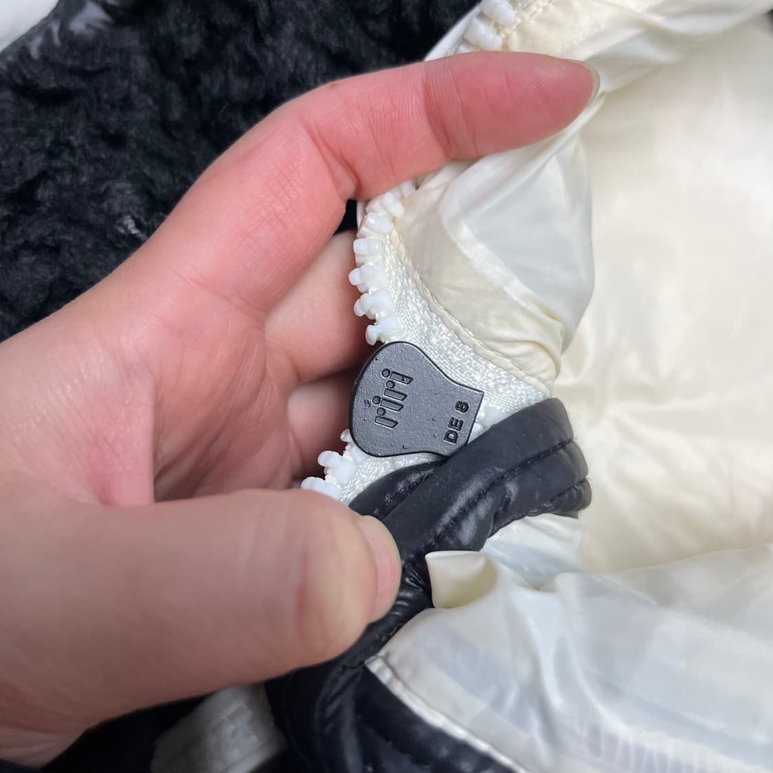 W 100 몽클레어 25FW 패딩 베스트 상품이미지5