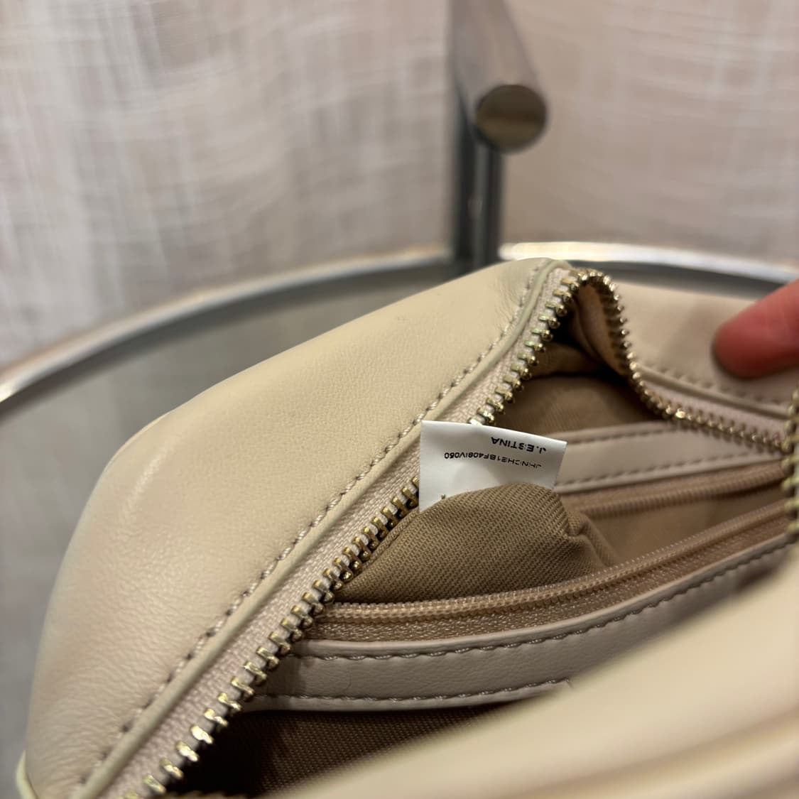 정품 제이에스티나 퀄팅 크로스백     상품이미지8