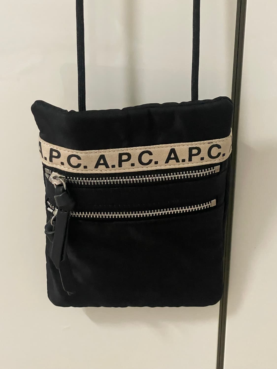 아페쎄 리피트 미니 크로스백 상품이미지1