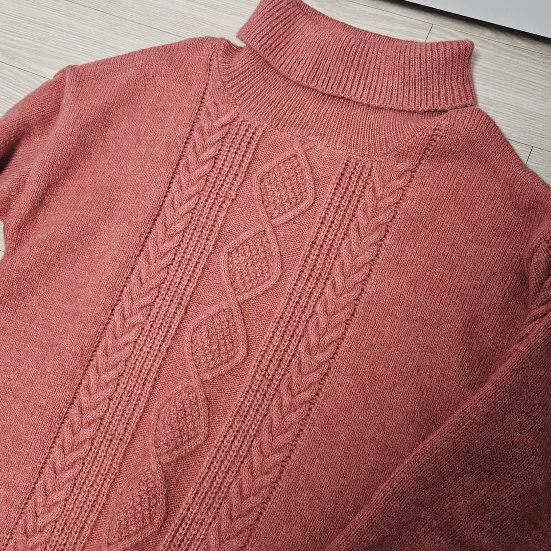 로엠 진핑크 폴라 니트 상품이미지1