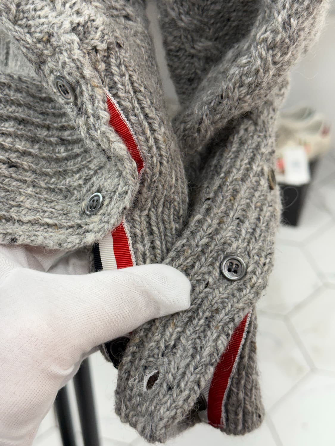 [4] 톰브라운 사선완장 트위스트 케이블 니트 상품이미지5