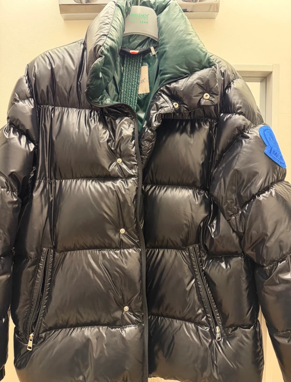 몽클레어 블랙 유광 패딩 6 사이즈 상품이미지1