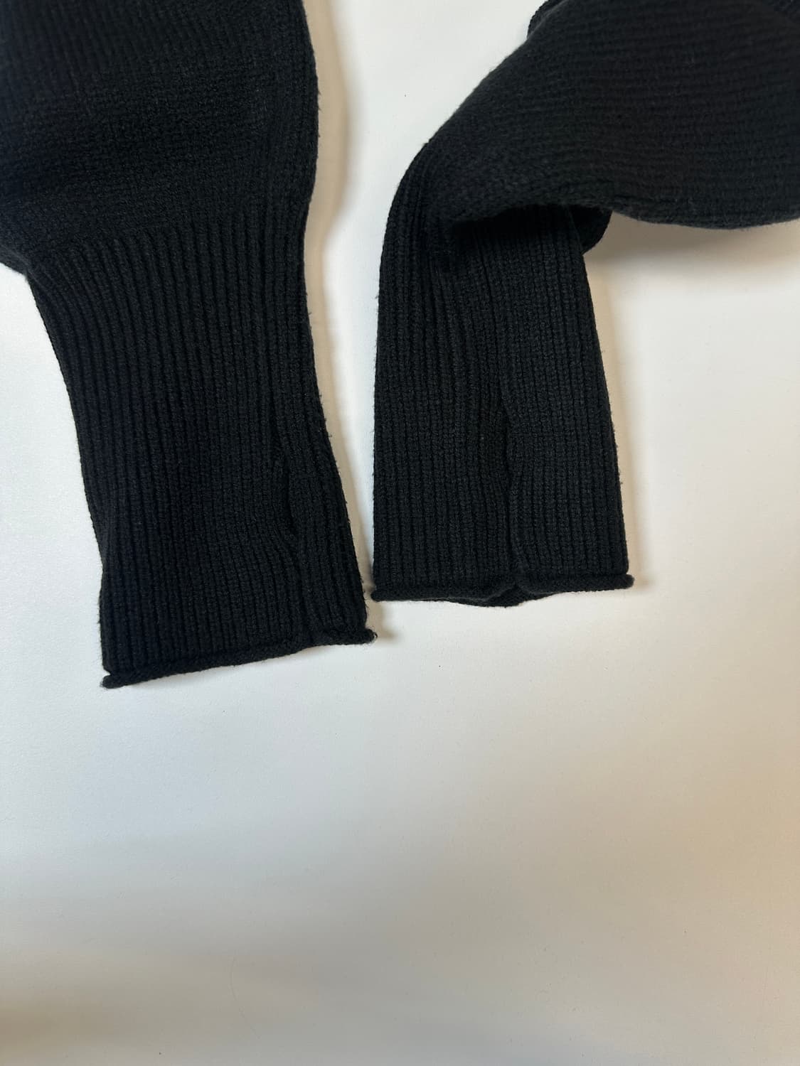 던스트 핑거홀 라운드니트  상품이미지5