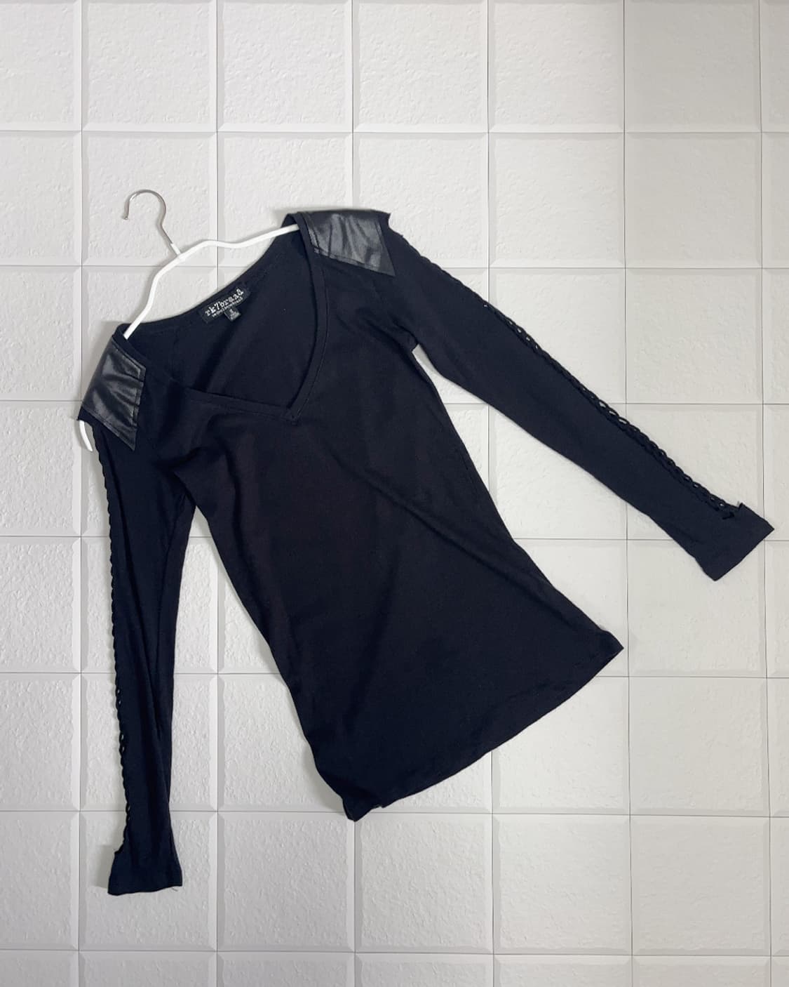 rk7brand 레이스업 디테일 슬림 티셔츠 상품이미지1