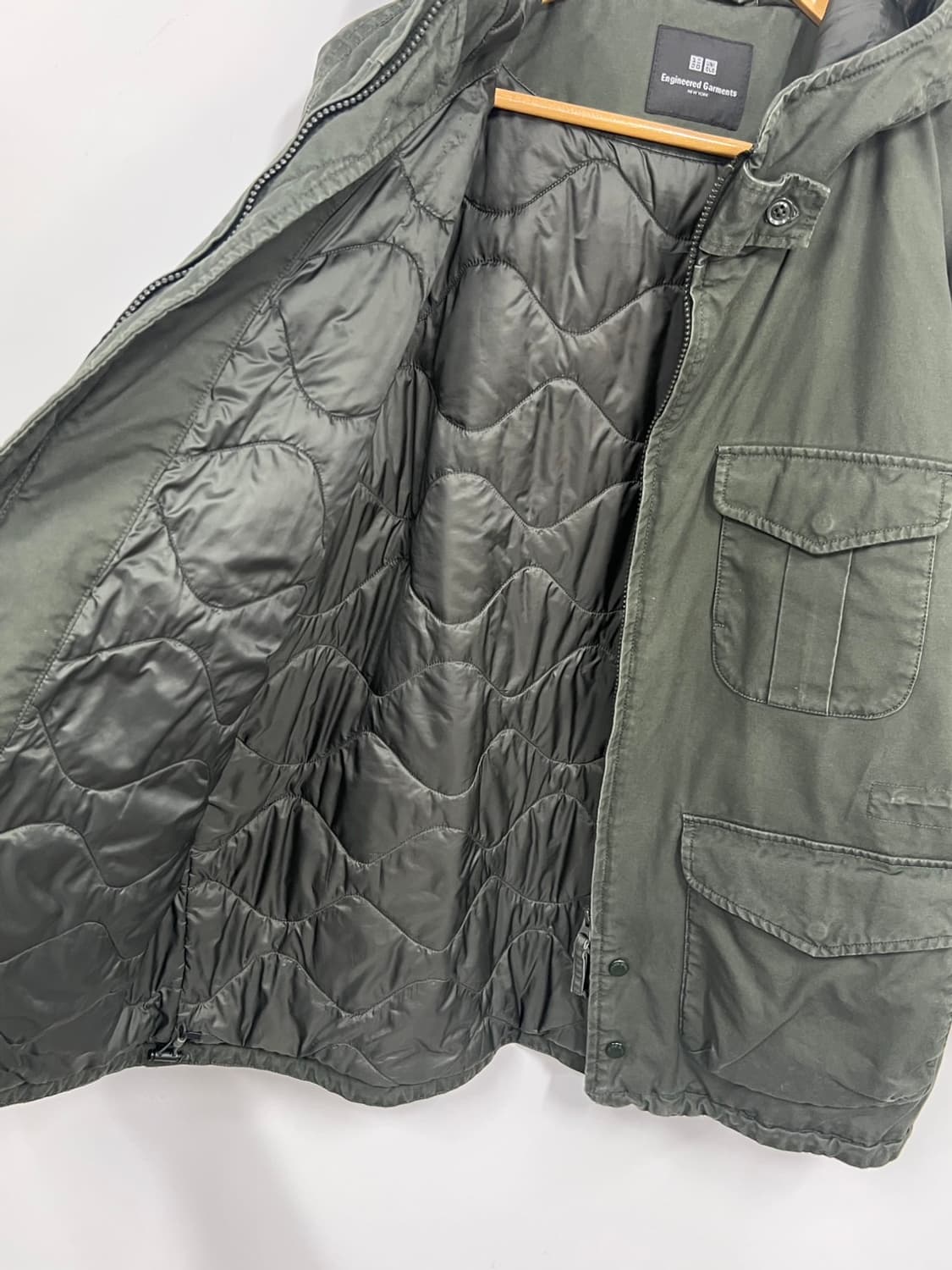 유니클로 엔지니어드 가먼츠 퍼프테크 유틸리티 야상 후드 점퍼 상품이미지3