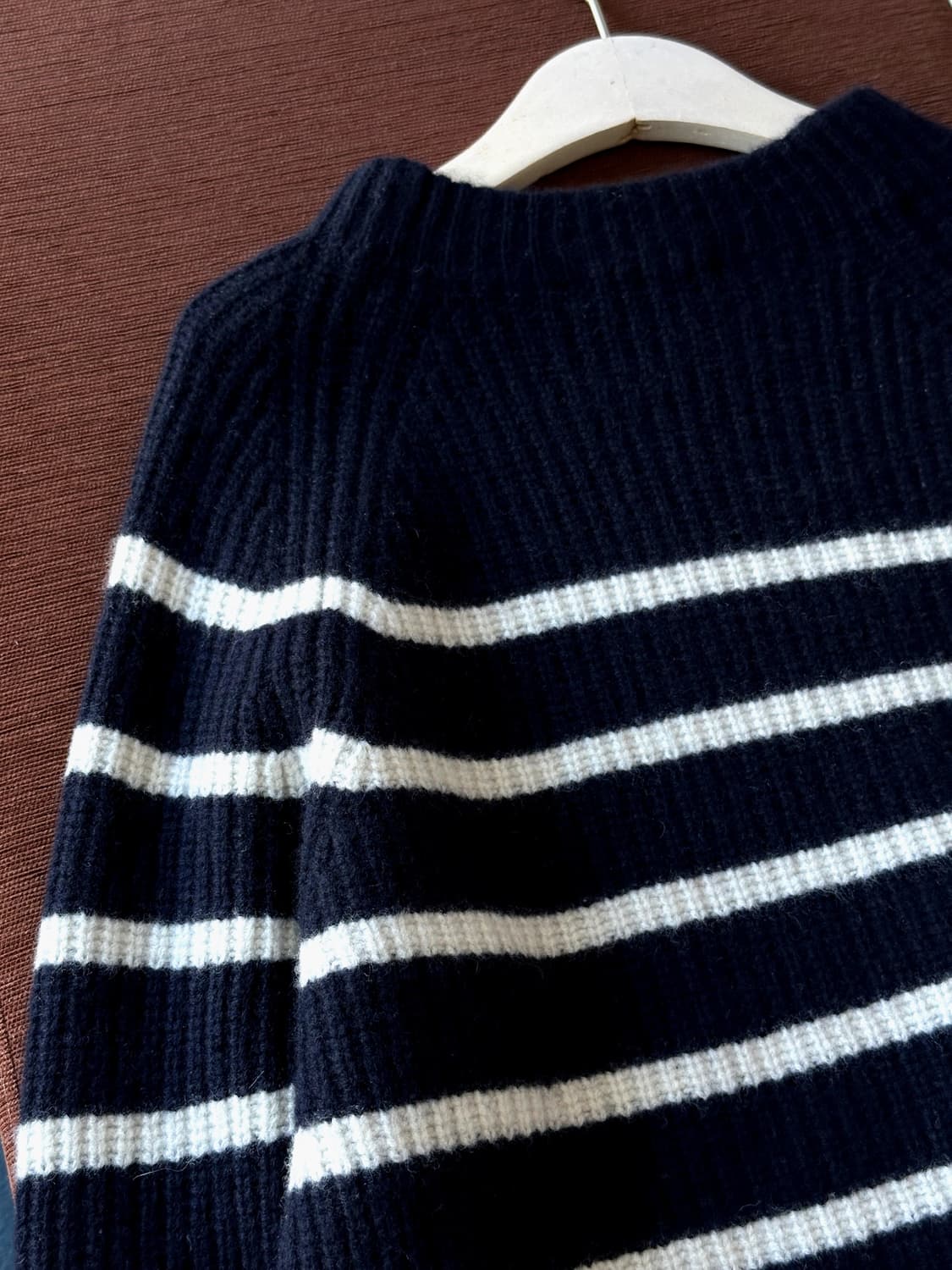 Middle gauge side zip design knit TOP 상품이미지6