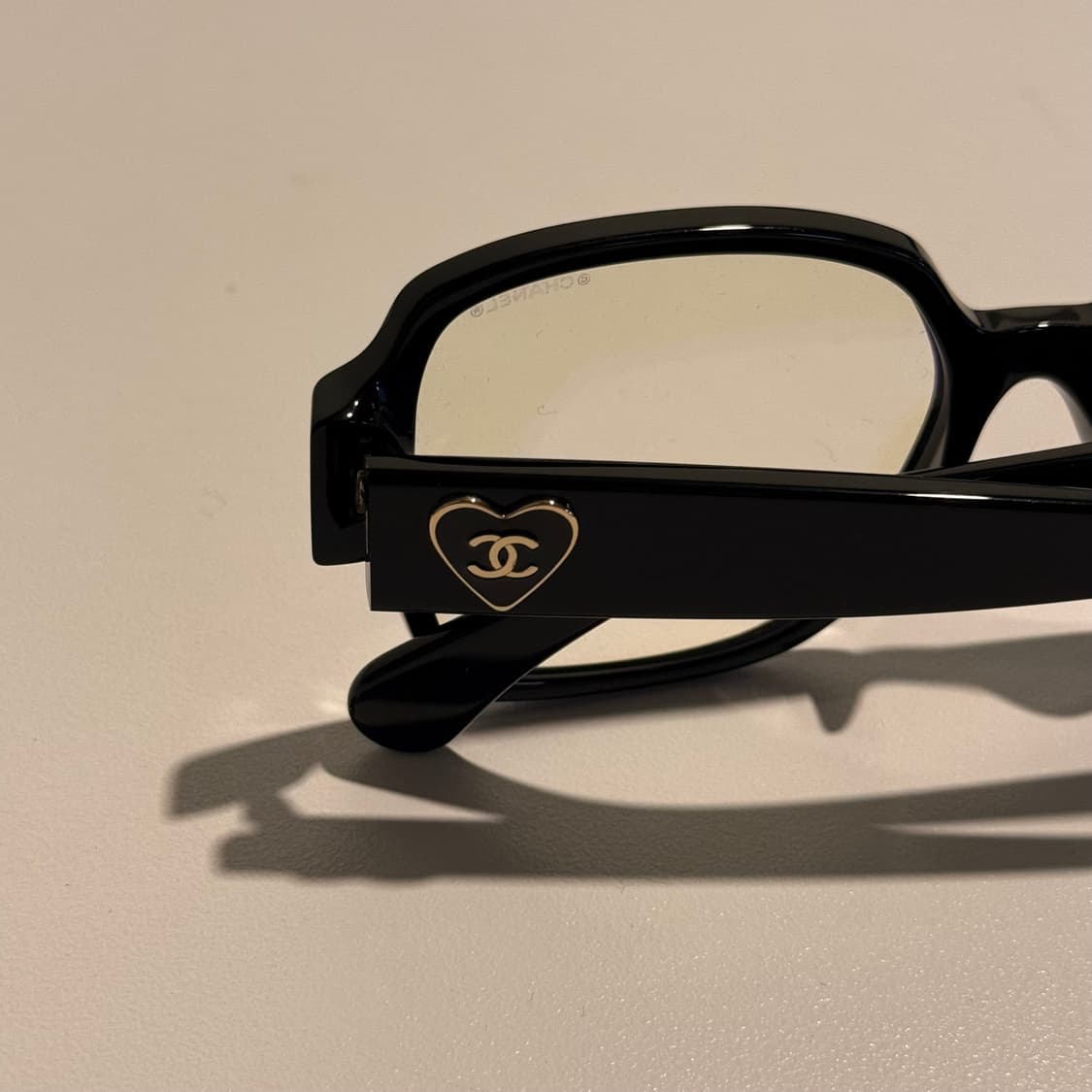 지디착) 샤넬 하트 로고 블루 라이트 안경 블랙 상품이미지4