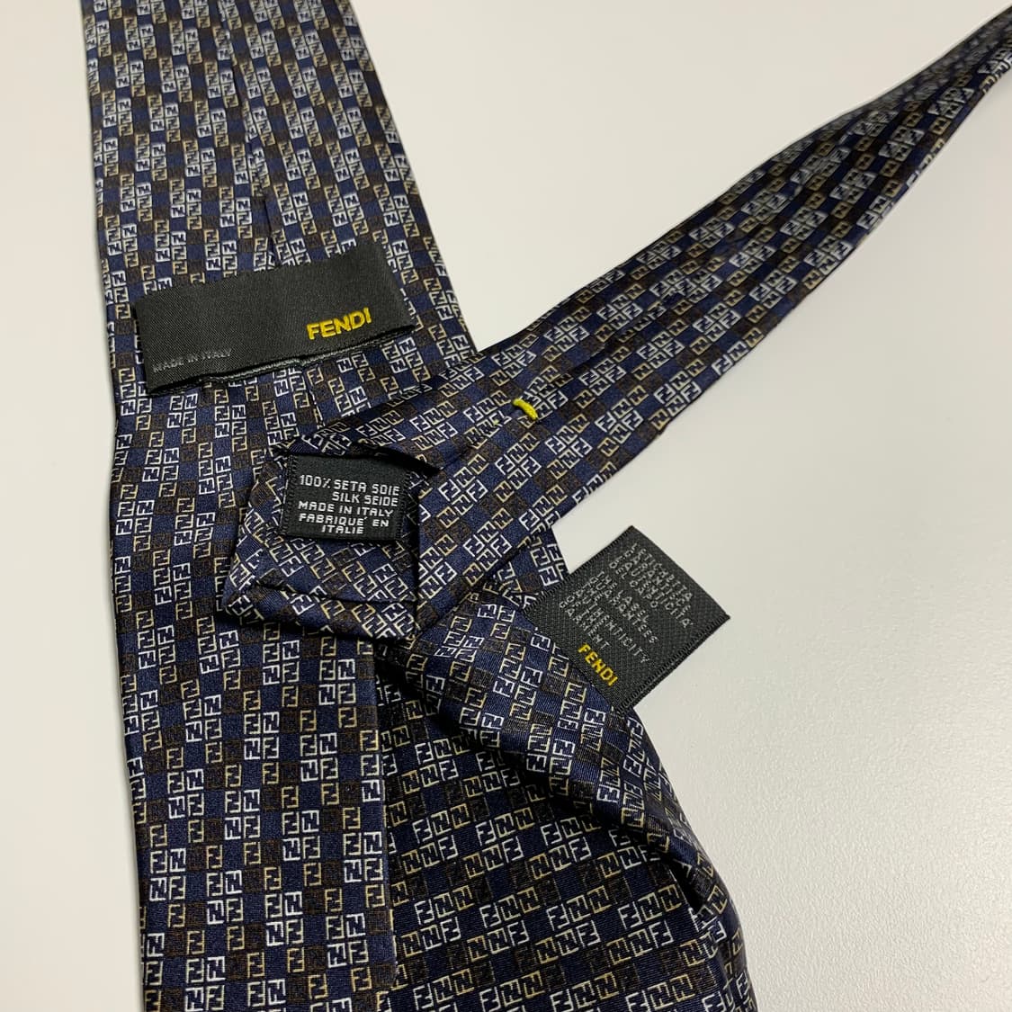 펜디(FENDI) FF모노그램 명품 신형넥타이 A등급 대검뒷면 9.4cm 상품이미지6