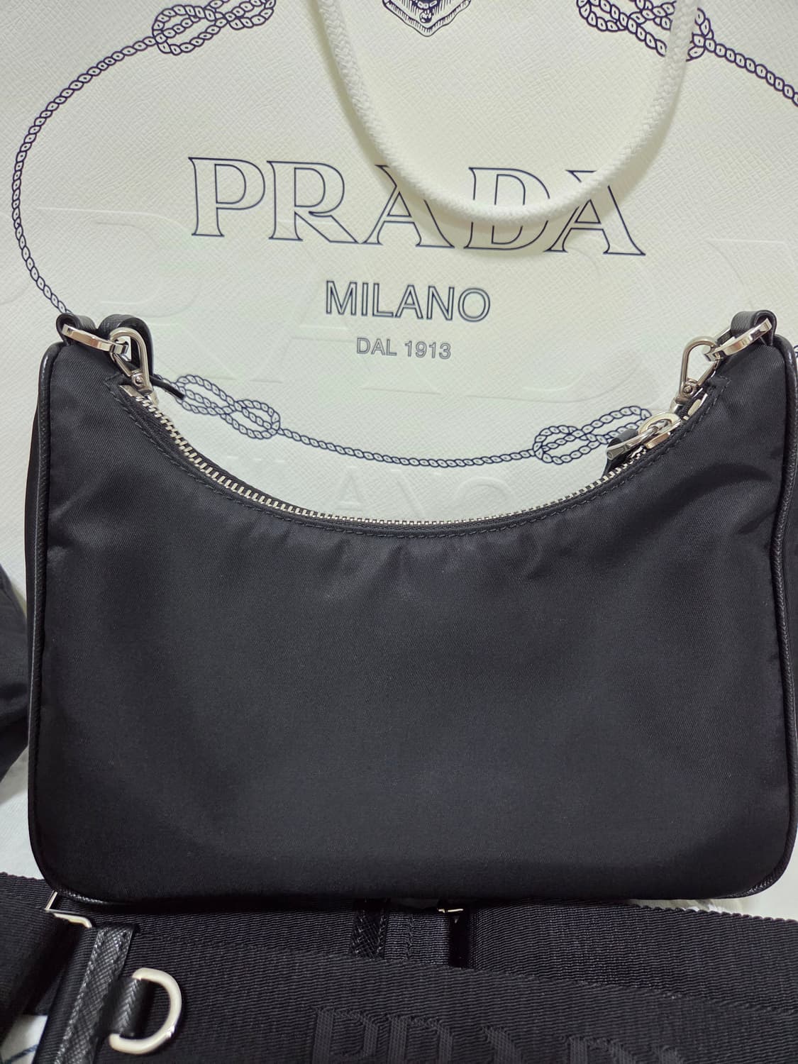 [새상품급] 프라다 리에디션 테수토 은장 체인 호보백  상품이미지9