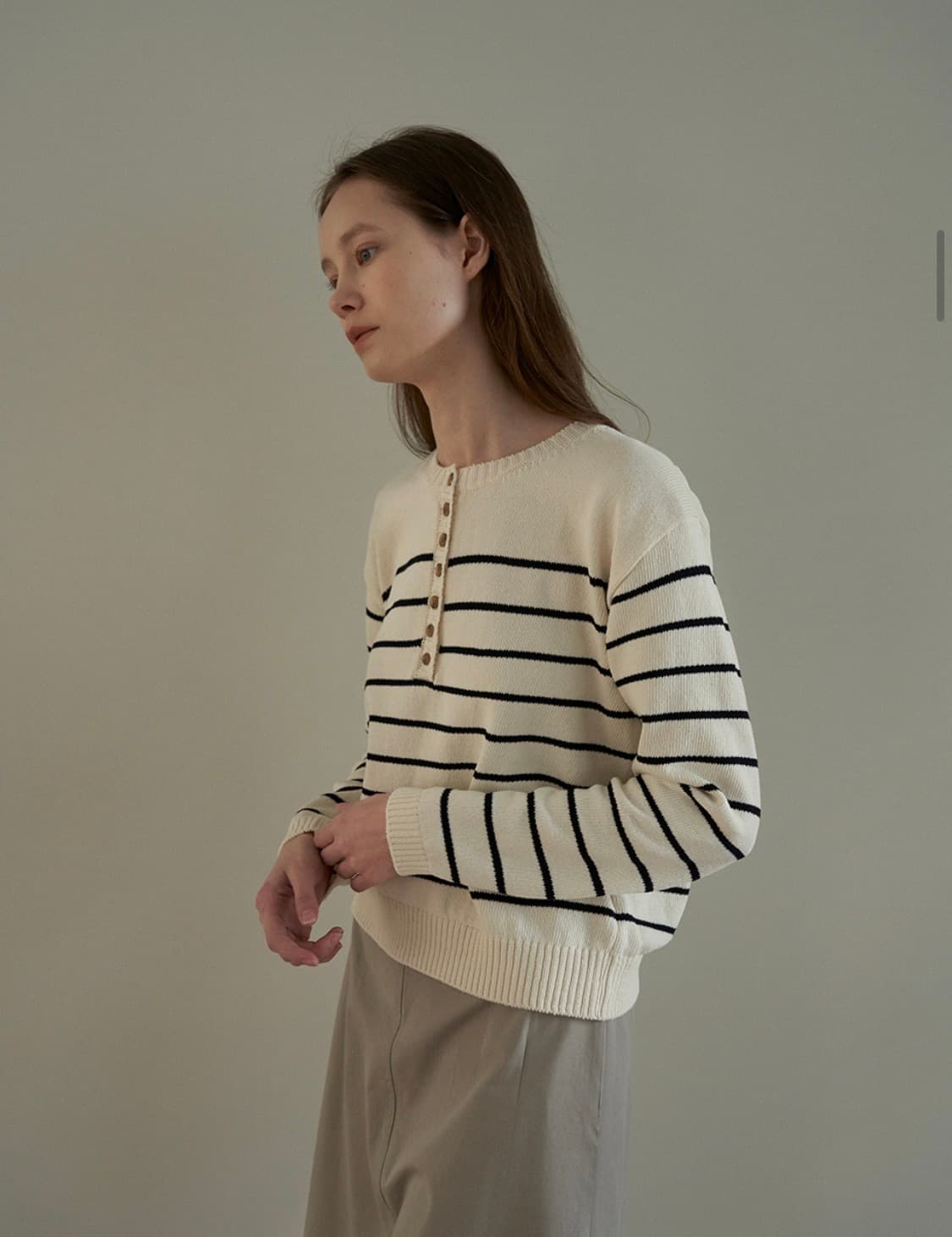 유라고 버튼 스트라이프 니트 상품이미지1