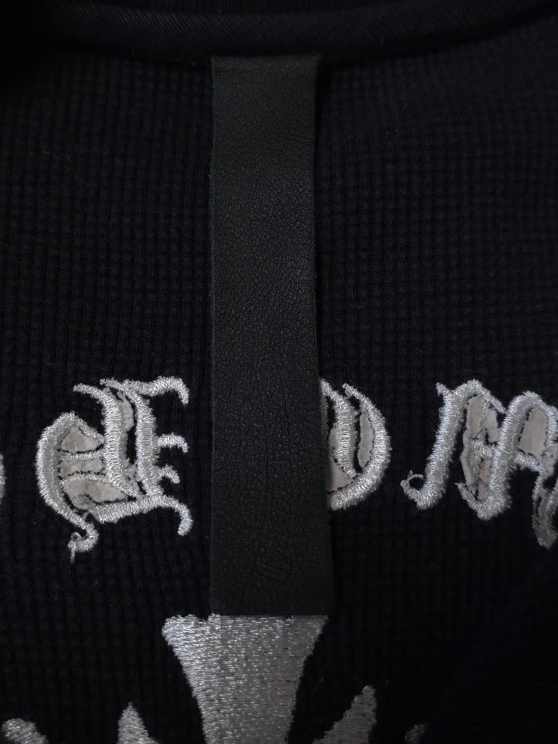 [L] 크롬하츠 세메터리 헨리넥 와플 니트 블랙 상품이미지6