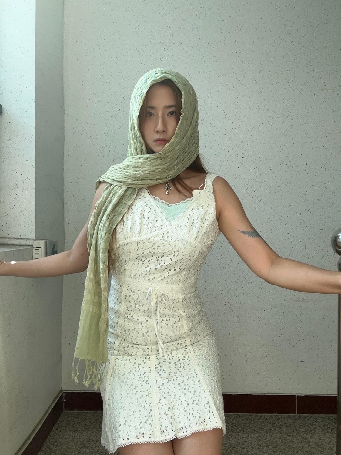 화이트 민트 레이스 미디 원피스 상품이미지5