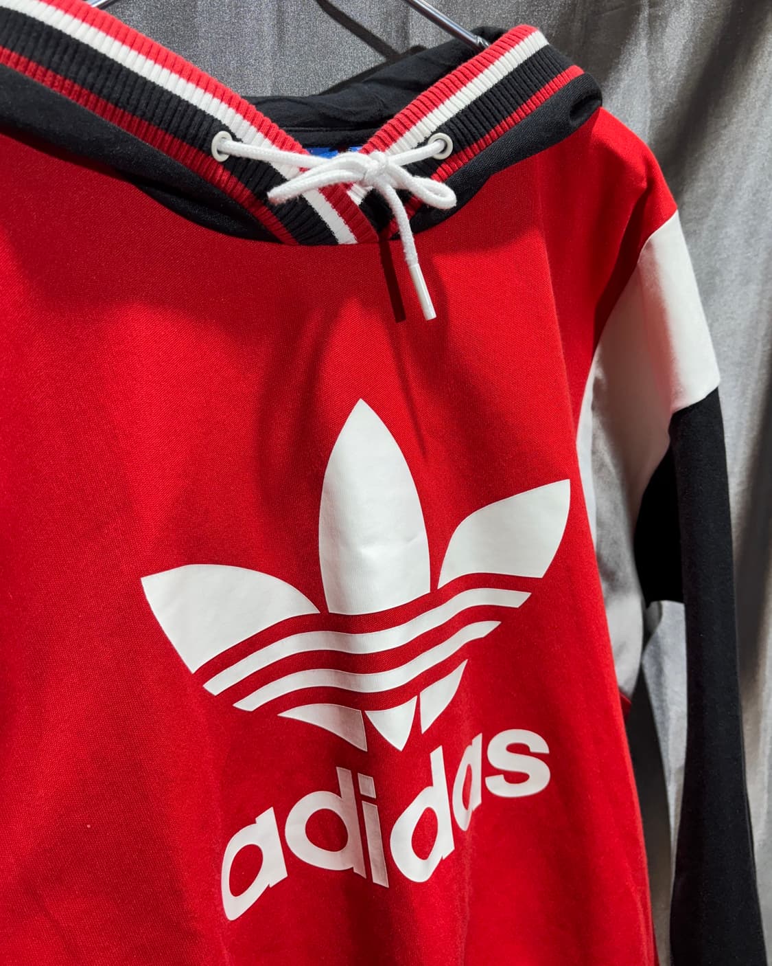 M 아디다스 빅로고 배색 레드 후드티 상품이미지4