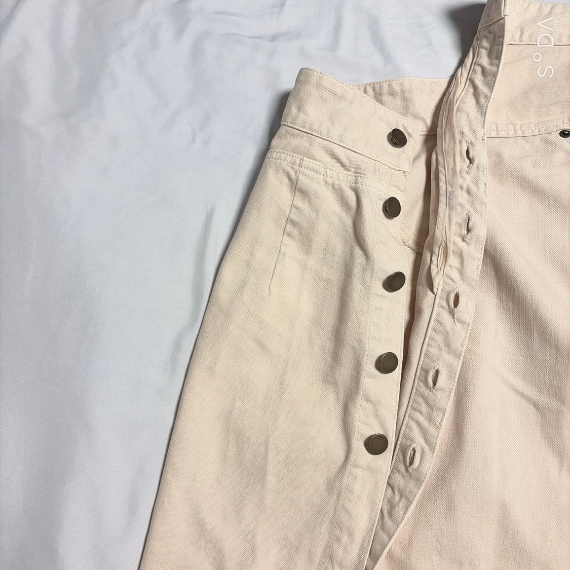 자크뮈스 언발란스 랩 미디 스커트 상품이미지4