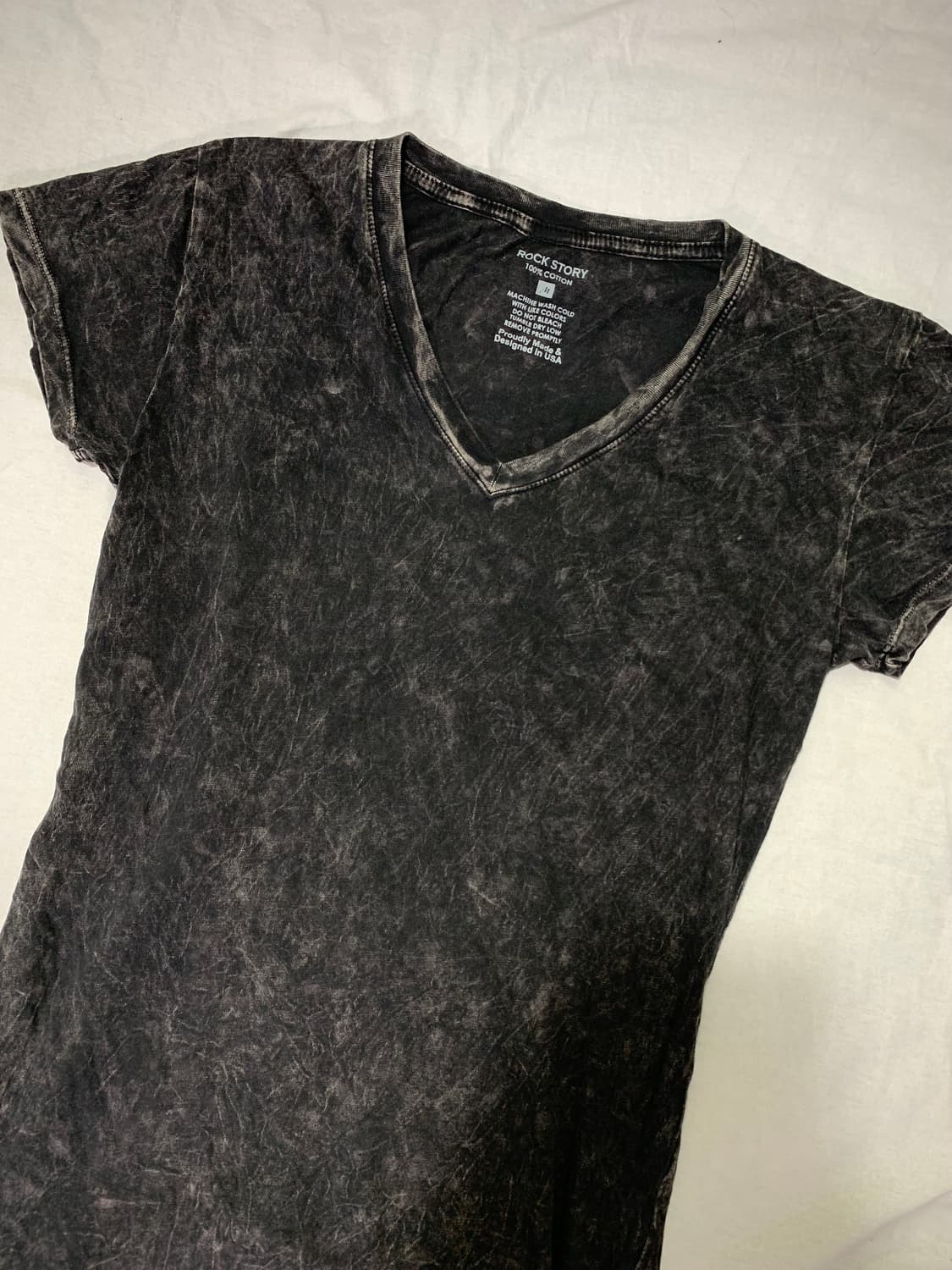 Slim- fit stone wash v-neck t shirt  상품이미지3