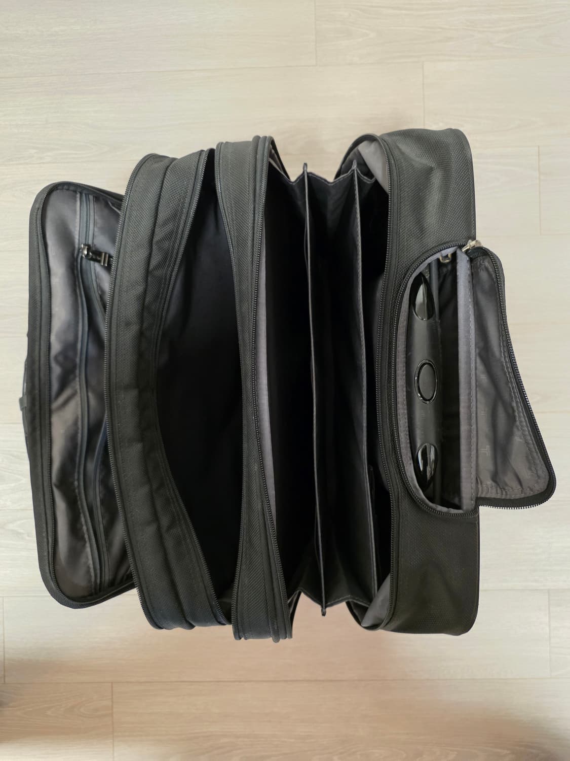 TUMI(투미) 알파 디럭스 2휠 브리프케리어 (품번: 26104D4)
 상품이미지7