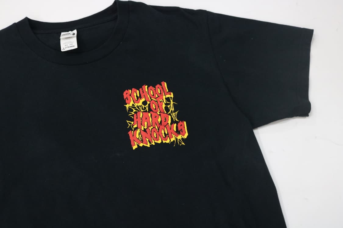 SCHOOL OF HARD KNOCKS 그래픽 블랙 반팔 티셔츠 (L) 상품이미지7