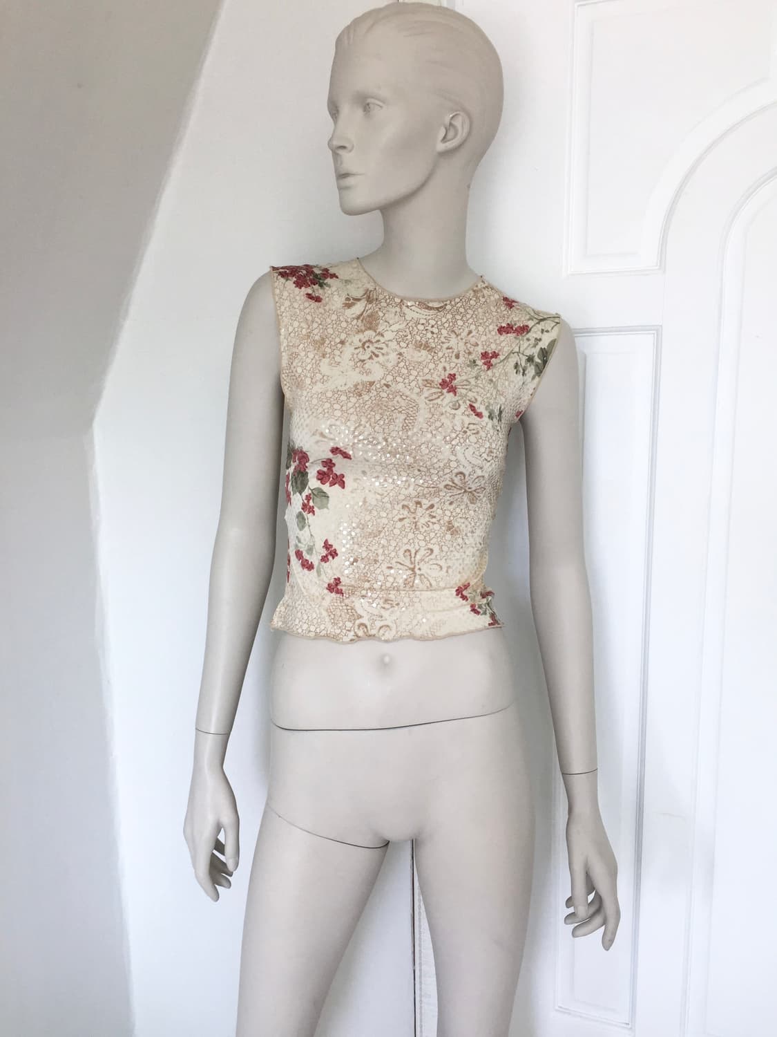 Bebe Sheer Sequin Floral Tank Top 상품이미지4