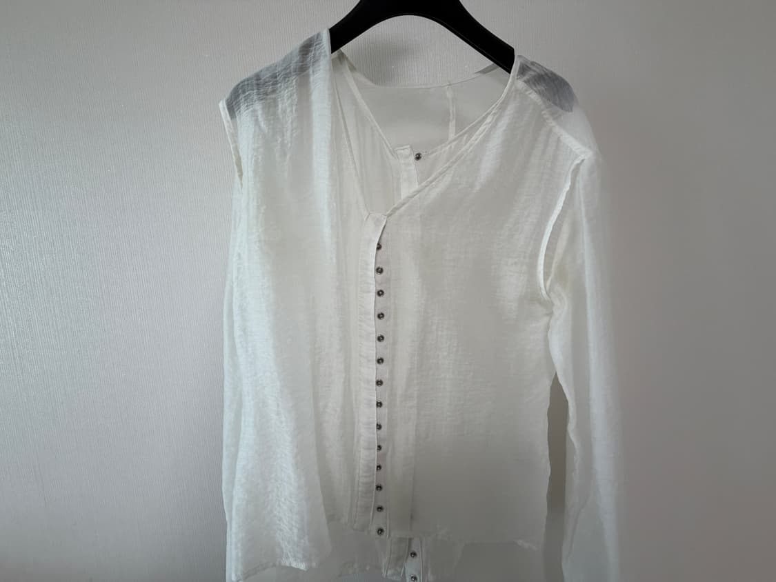 로우타이드 lowtide 쉬어 스냅 블라우스 화이트 상품이미지2