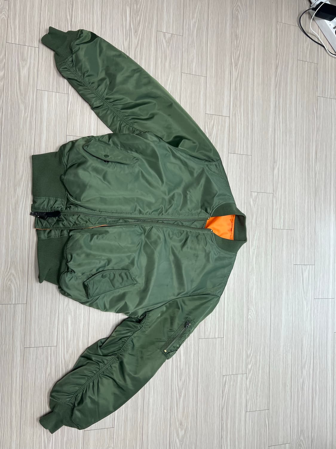 알파 인더스트리 MA-1 레귤러 Sage green 상품이미지1