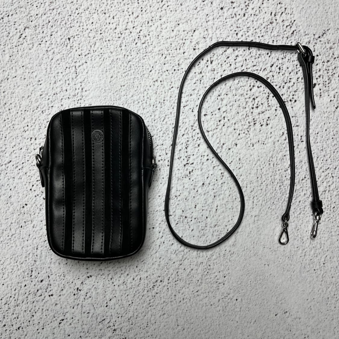 Anne Klein Lion Logo Crossbody Bag 상품이미지2