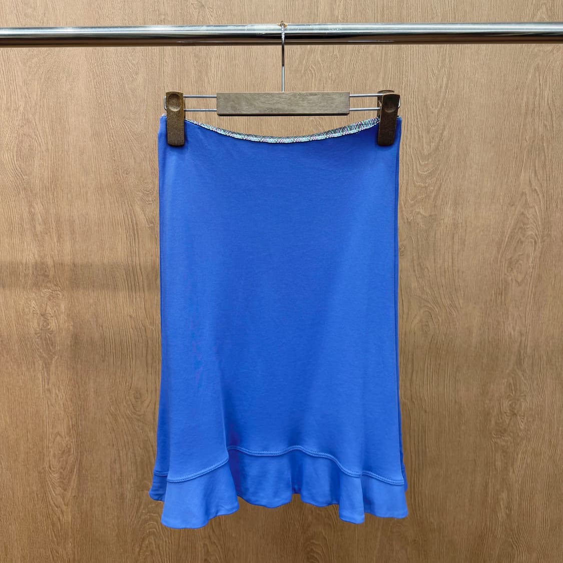 미쏘니 미디 스커트 패턴 니트 테이프 배색 안감 디테일 플레어핏 블루 상품이미지3