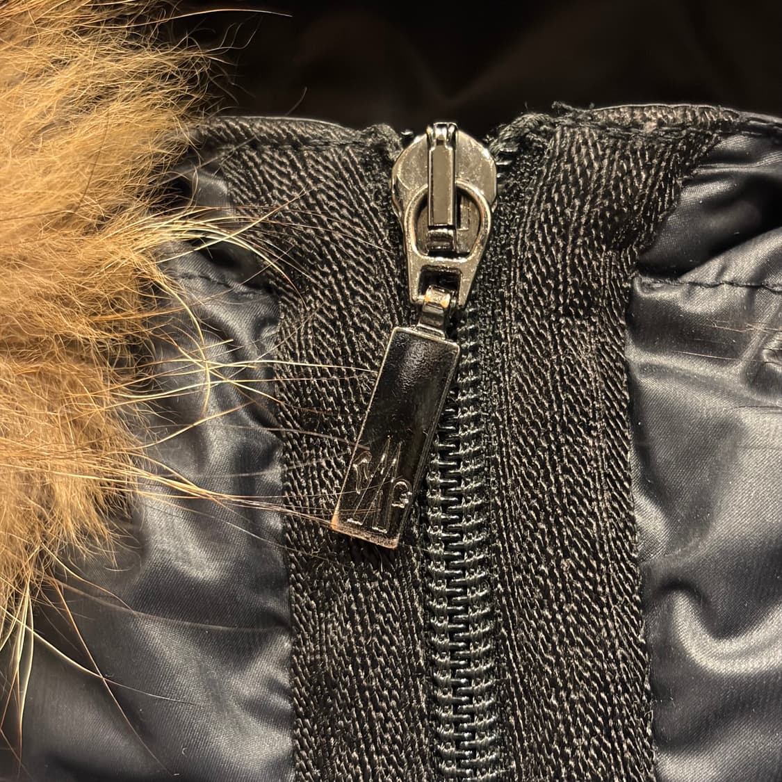 [1] 몽클레어 우먼 블랙 롱 패딩 코트 퍼 후드 벨티드 D372 상품이미지4