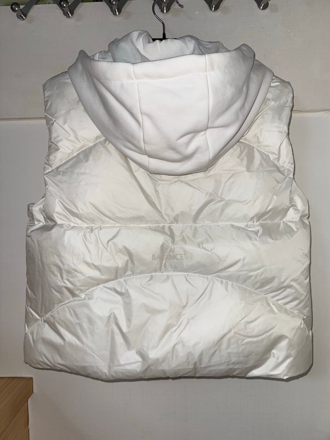 뉴발란스 플라잉 경량 다운 베스트 (WHITE)  상품이미지2