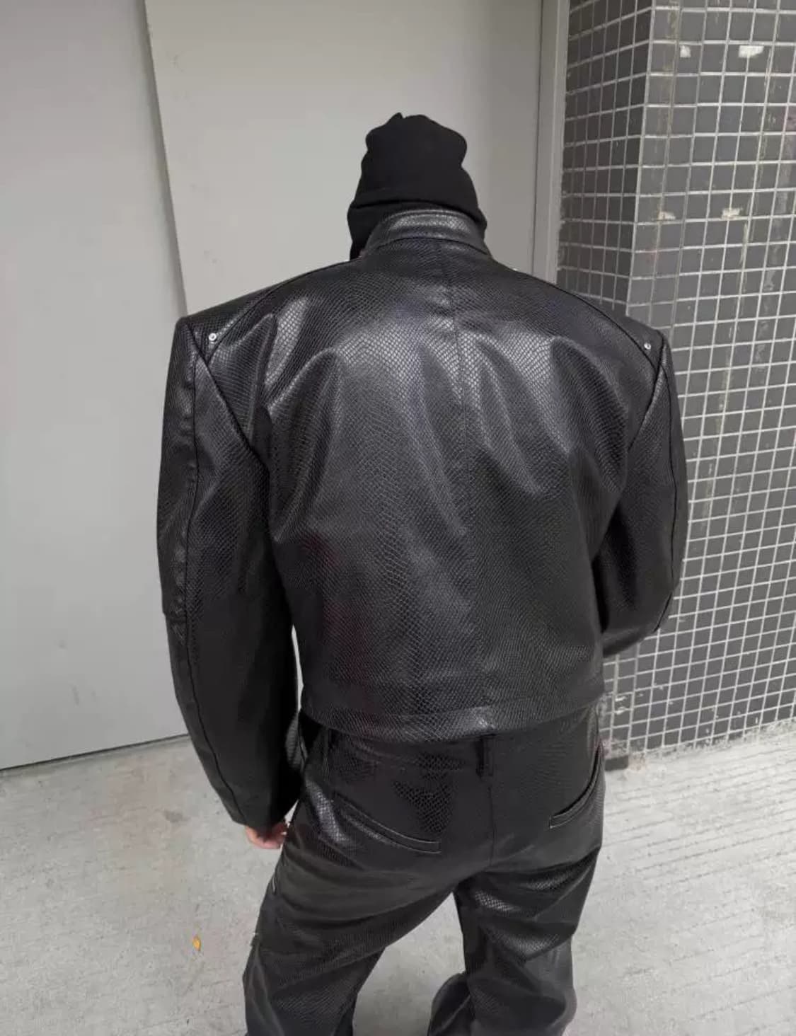 파워숄더 지퍼 디테일 레더 봄버 자켓 상품이미지4