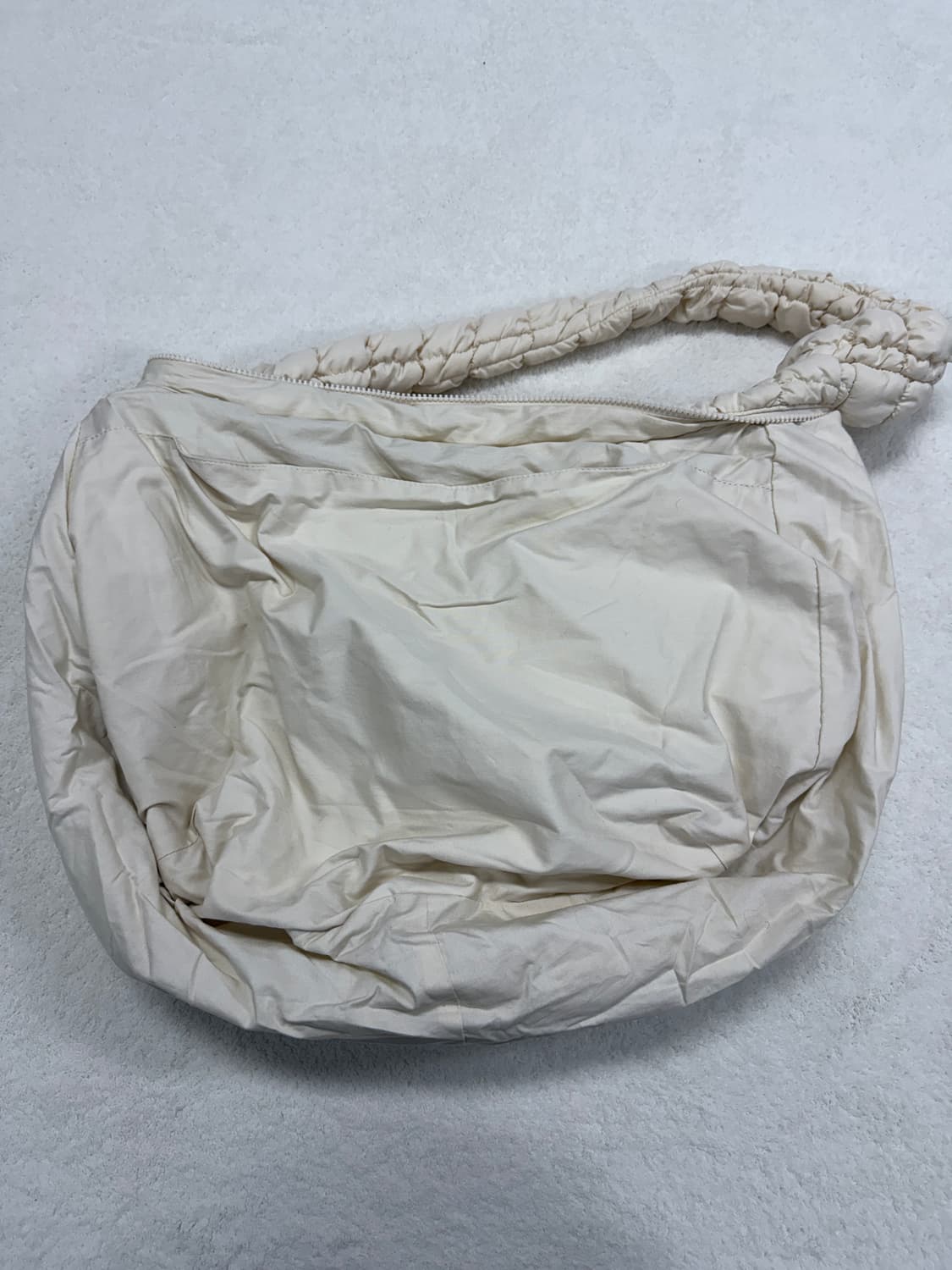 COS 퀼티드 구름백 오버사이즈 상품이미지9