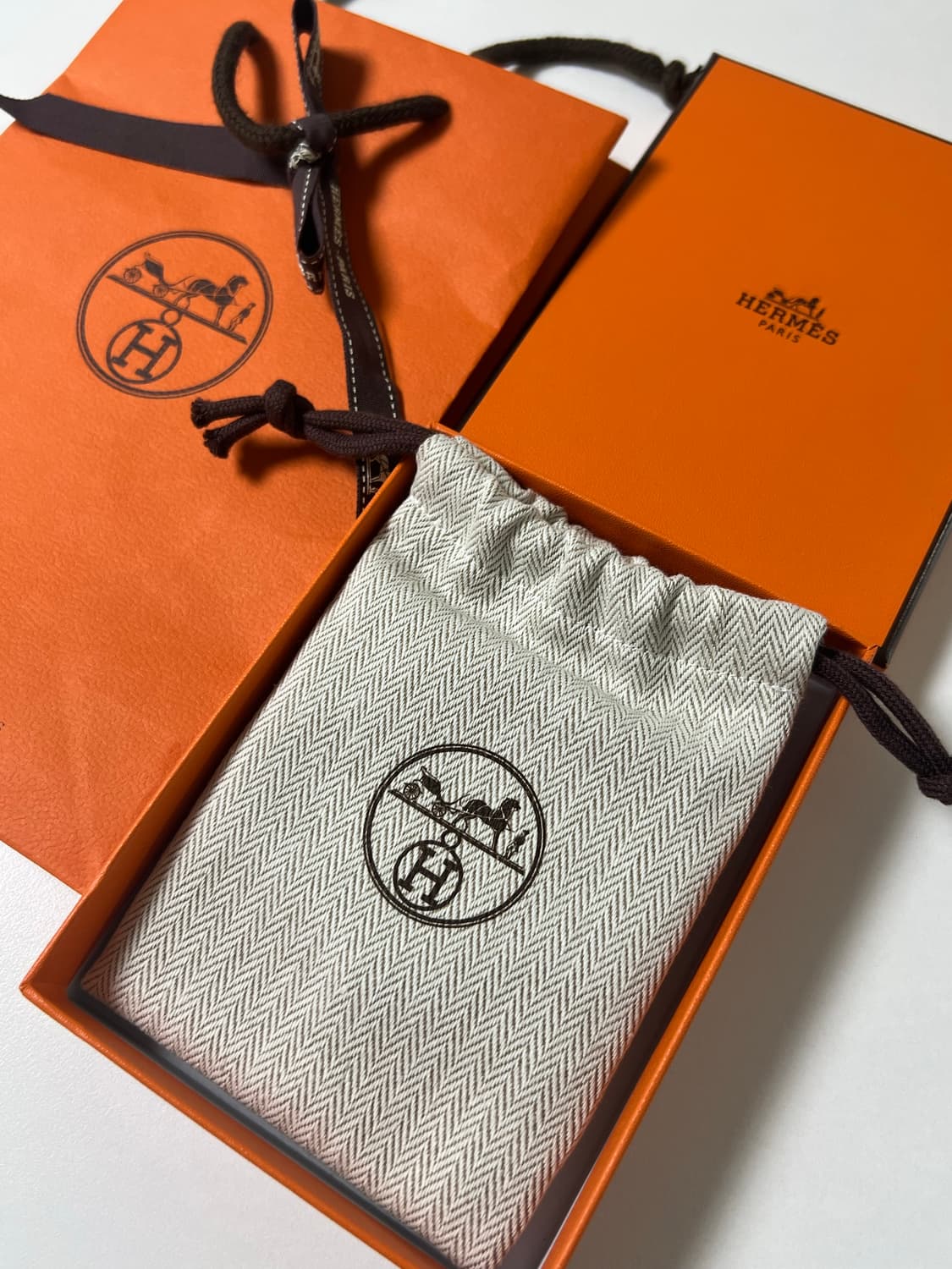 [정품] 에르메스 팝아슈 미니 펜던트 팔라듐 하드웨어 & 마롱 글라세 상품이미지5