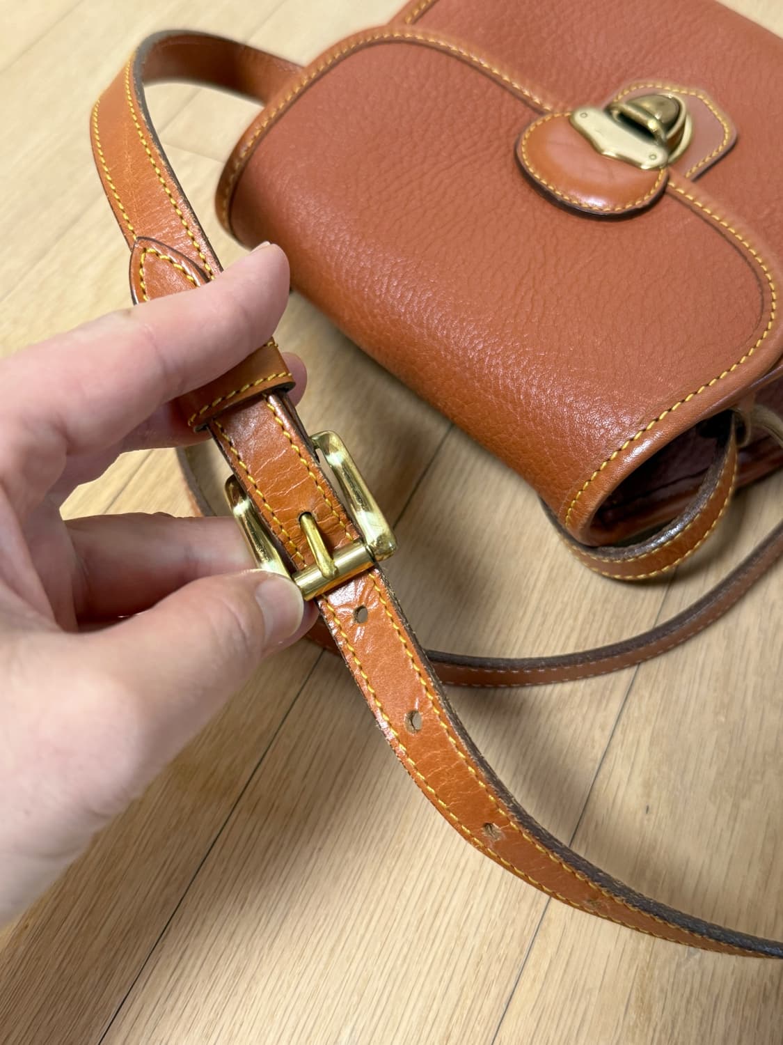 두니앤버크 빈티지 가죽 크로스백 상품이미지3