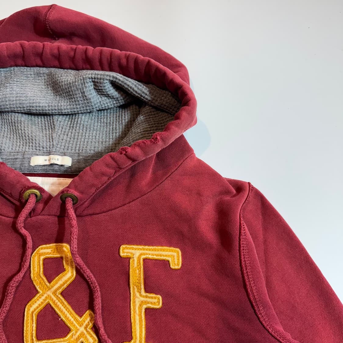 아베크롬비 앤 피치 로고 포인트 버건티 후드티 상품이미지3